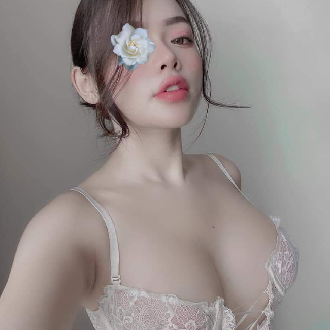 Khánh Linh - Gái xinh đít bự mặt dâm
